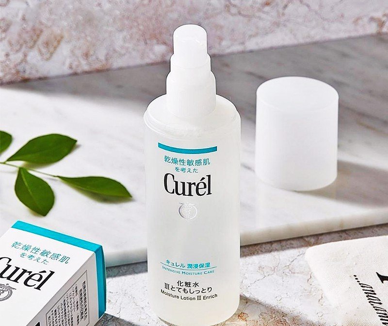 Curél Intensive Moisture Care Facial Lotion Enrich làm sáng da, mờ vết thâm nám, ngăn chặn sự sản sinh melanin