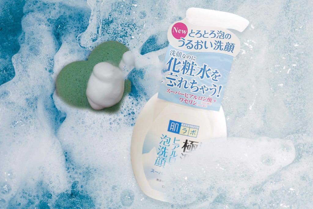 Hada Labo Gokujyun Foaming Cleanser rửa sạch bụi bẩn, dầu thừa