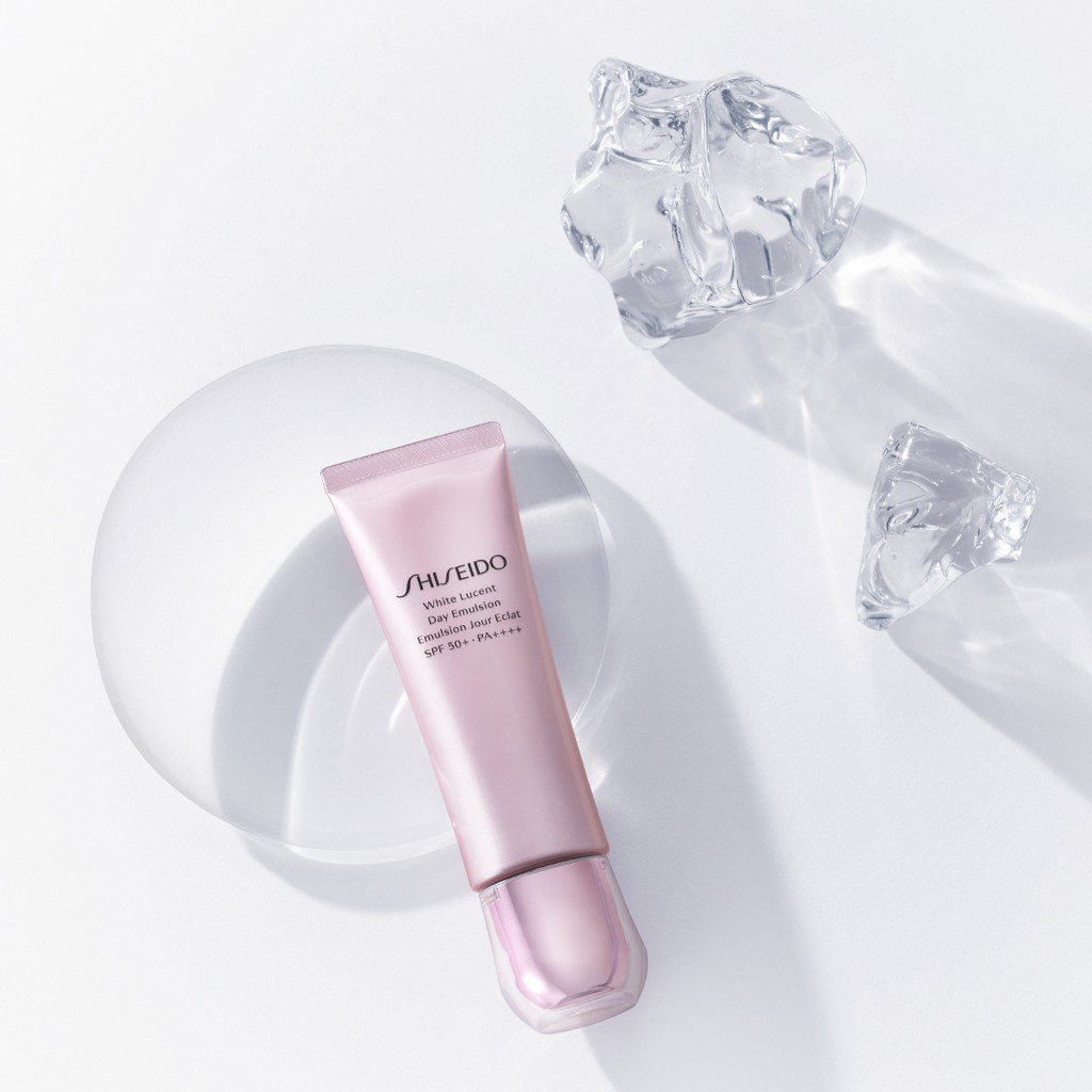 Shiseido White Lucent Day Emulsion bảo vệ da chống lại các chất ô nhiễm hàng ngày