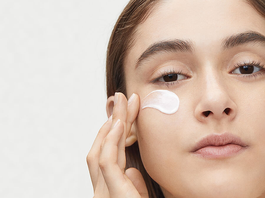 Shiseido Uplifting and Firming Eye Cream giàu dưỡng chất chống lại các dấu hiệu lão hóa