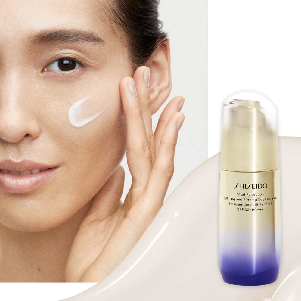 Sữa dưỡng da Shiseido Vital-Perfection Uplifting and Firming Day Emulsion khi bôi lên da sẽ nhanh chóng thấm sâu vào da, tạo độ láng mượt